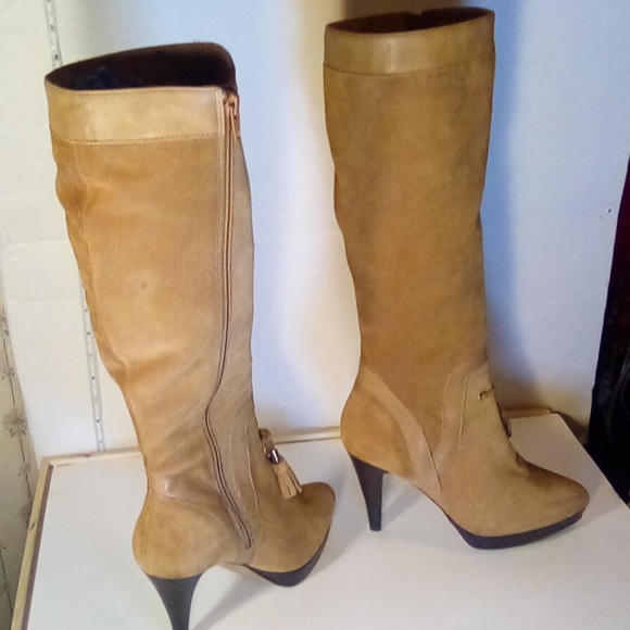 High Heel Classy Tan Suede boots with Tassel by Pilar Abril - Picture 5 of 6